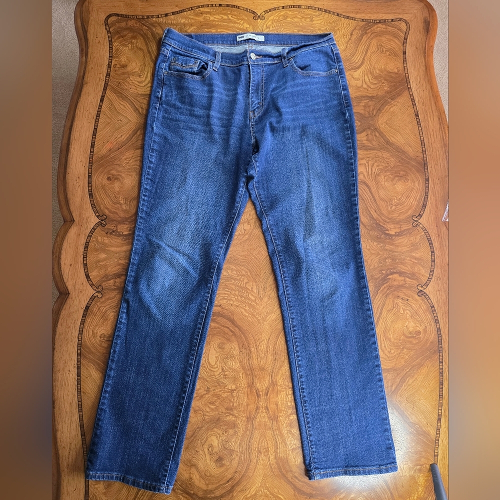 Levi's Women's 505 Straight Leg Jeans, Dark Wash, Size 14L - Picture 2 of 10